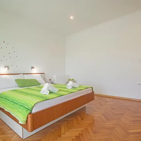 Jessica Apartman